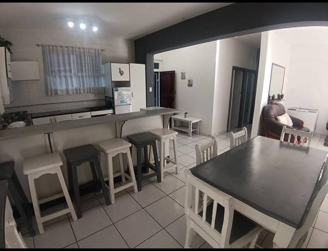 3 BEDROOM APARTMENT FOR SALE IN MARGATE BEACH
